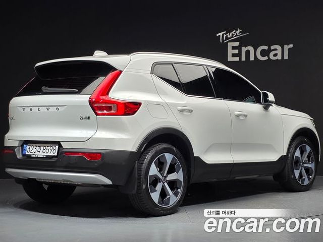 Volvo XC40 2023 — фото 2