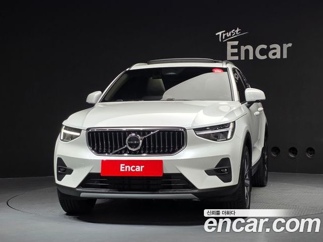Volvo XC40 2023 — фото 3