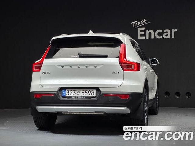 Volvo XC40 2023 — фото 4
