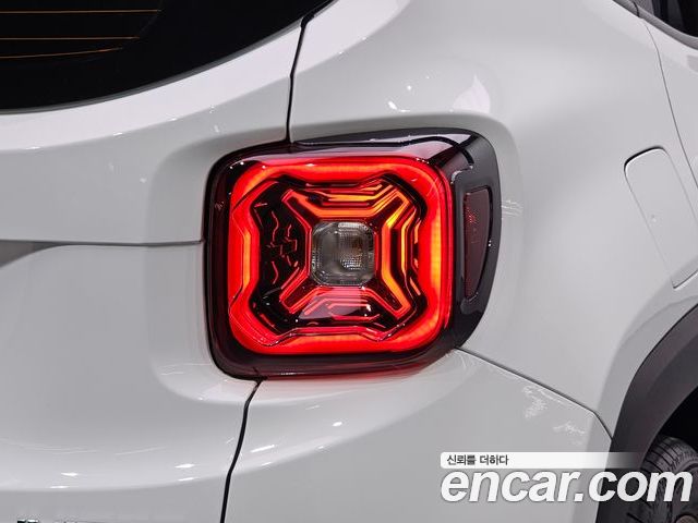 Jeep Renegade 2023 — фото 9