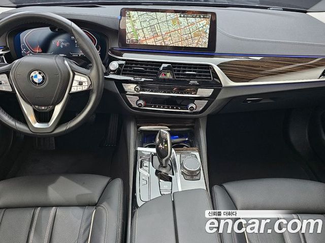 BMW 5 Series 2023 — фото 10