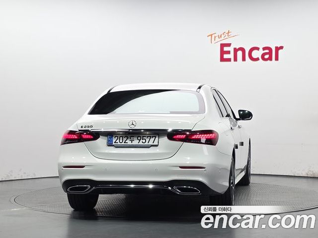Mercedes-Benz E-Class 2023 — фото 4