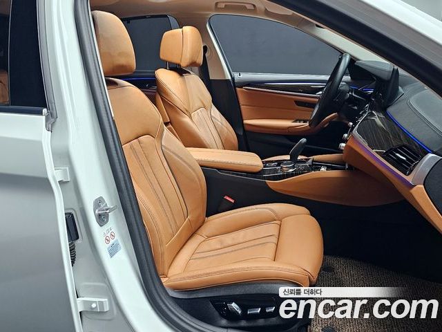 BMW 5 Series 2023 — фото 10