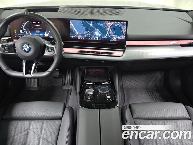 BMW 5 Series 2025 — фото 10