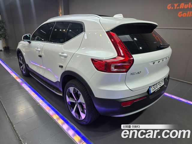 Volvo XC40 2025 — фото 2