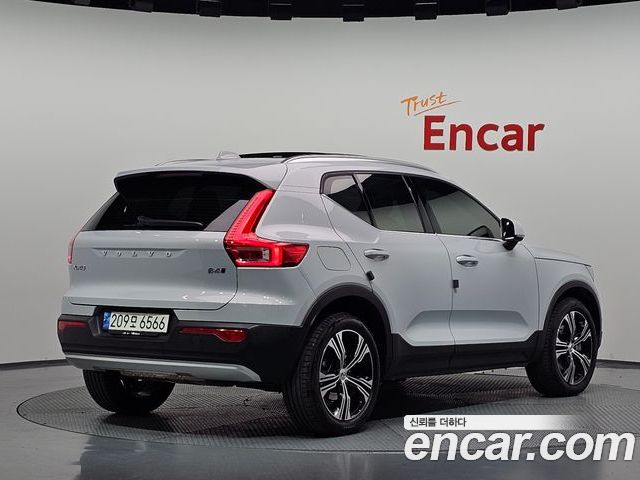 Volvo XC40 2022 — фото 2
