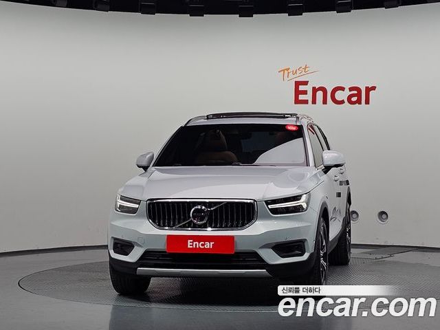 Volvo XC40 2022 — фото 3