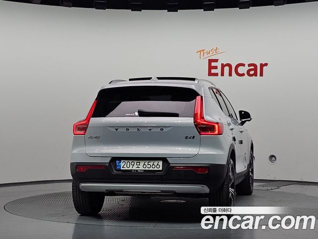 Volvo XC40 2022 — фото 4