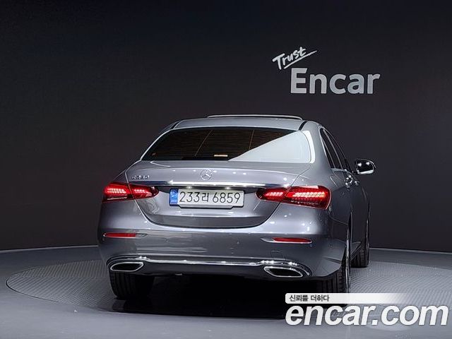 Mercedes-Benz E-Class 2023 — фото 4