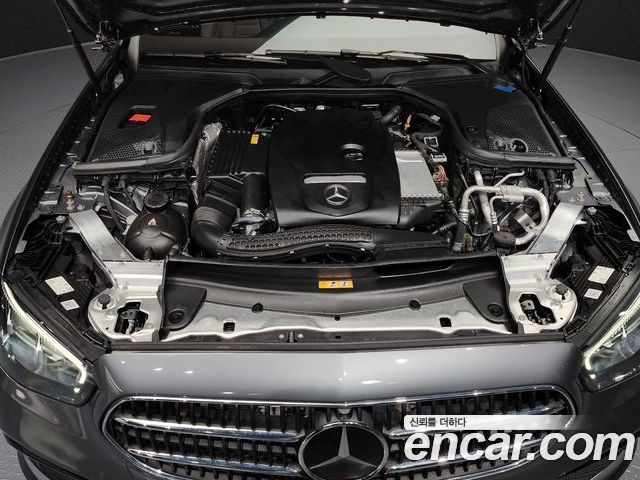Mercedes-Benz E-Class 2023 — фото 6