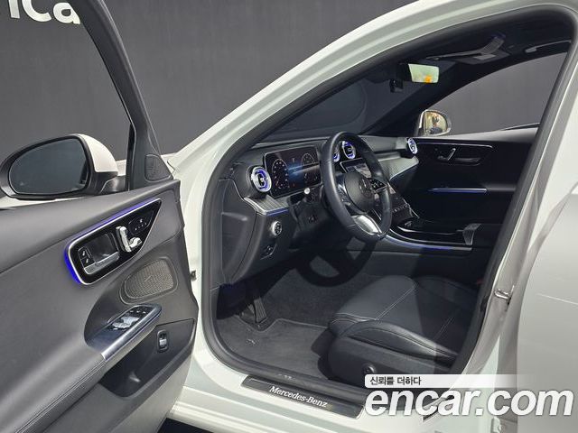Mercedes-Benz C-Class 2023 — фото 10