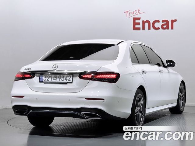 Mercedes-Benz E-Class 2023 — фото 2