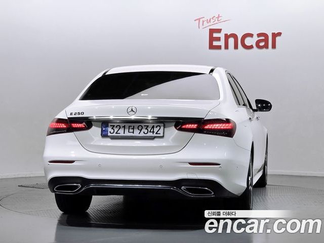 Mercedes-Benz E-Class 2023 — фото 4