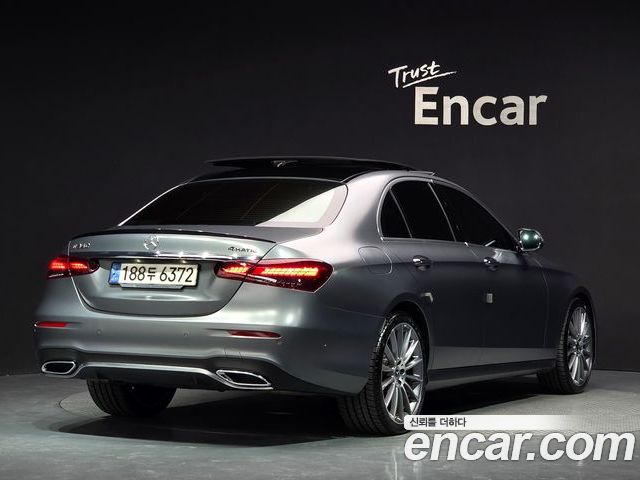 Mercedes-Benz E-Class 2022 — фото 2