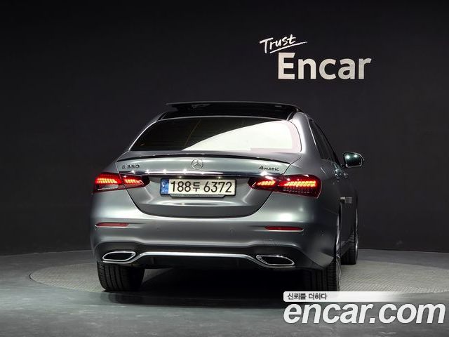 Mercedes-Benz E-Class 2022 — фото 4