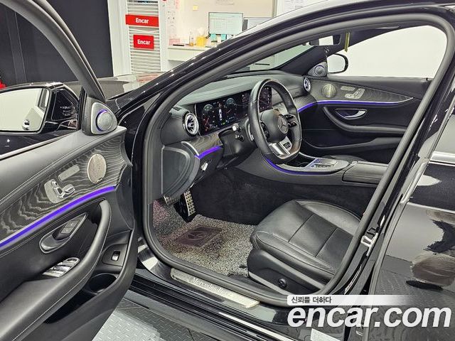 Mercedes-Benz E-Class 2022 — фото 10