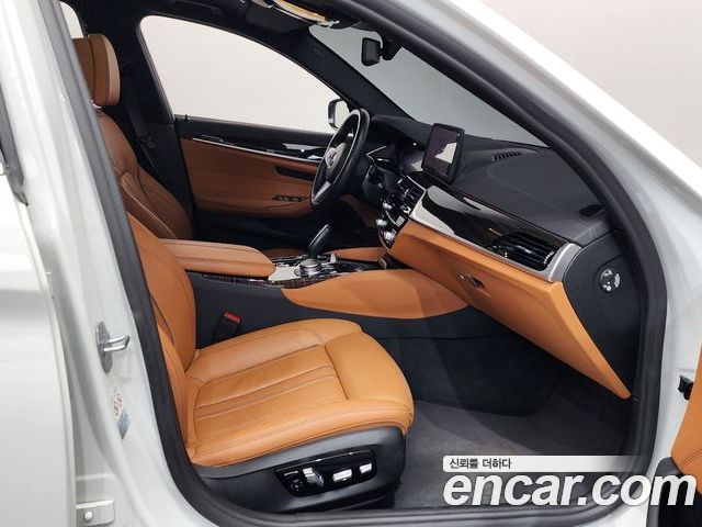 BMW 5 Series 2022 — фото 10