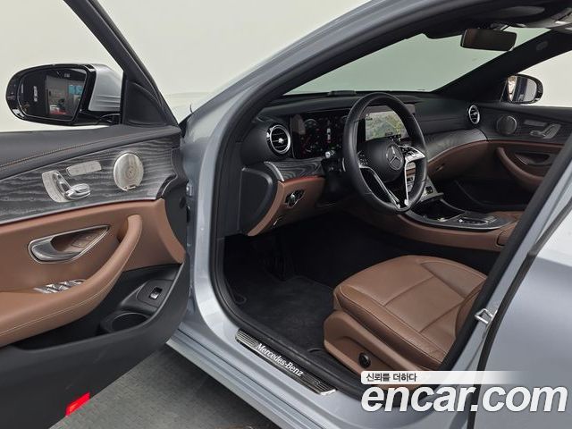 Mercedes-Benz E-Class 2022 — фото 10
