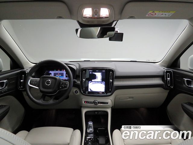 Volvo XC40 2025 — фото 10