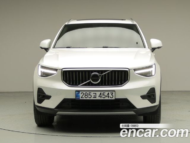 Volvo XC40 2025 — фото 2