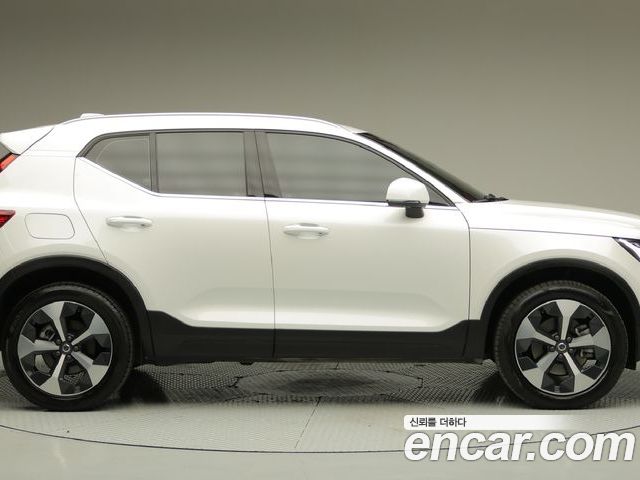 Volvo XC40 2025 — фото 3