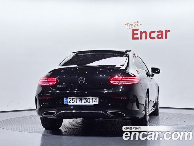 Mercedes-Benz C-Class 2023 — фото 4
