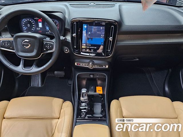 Volvo XC40 2022 — фото 10