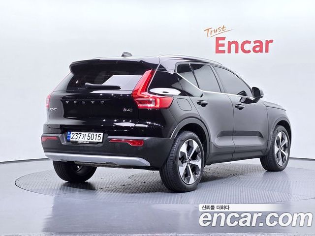 Volvo XC40 2023 — фото 2