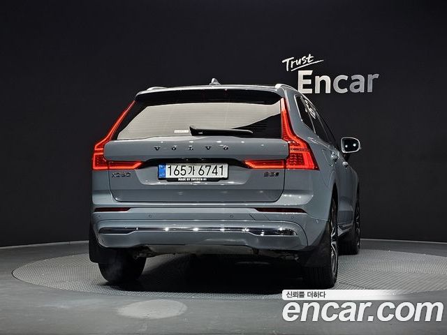 Volvo XC60 2023 — фото 4