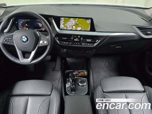 BMW 1 Series 2022 — фото 10