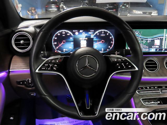 Mercedes-Benz E-Class 2022 — фото 10
