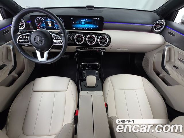 Mercedes-Benz A-Class 2022 — фото 10
