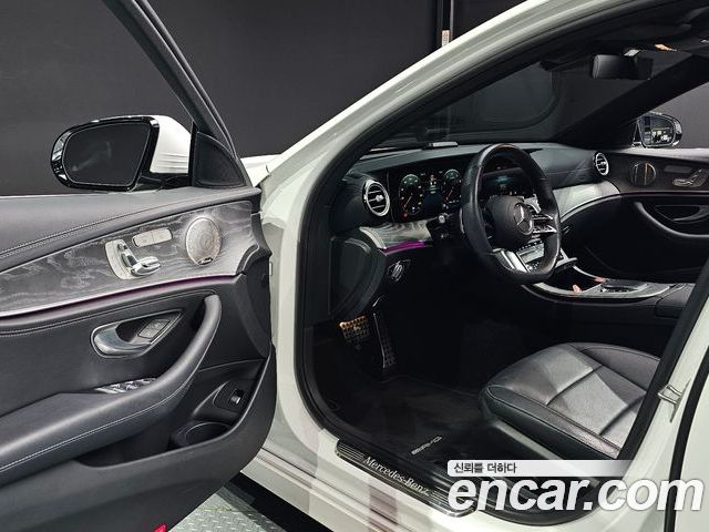 Mercedes-Benz E-Class 2022 — фото 10