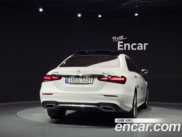 Mercedes-Benz E-Class 2022 — фото 4