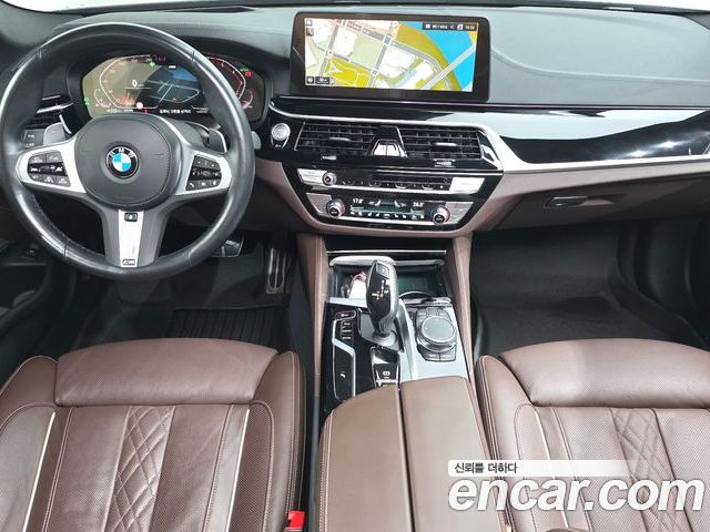 BMW 5 Series 2023 — фото 10