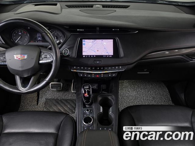 Cadillac XT4 2023 — фото 10