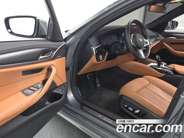 BMW 5 Series 2023 — фото 10