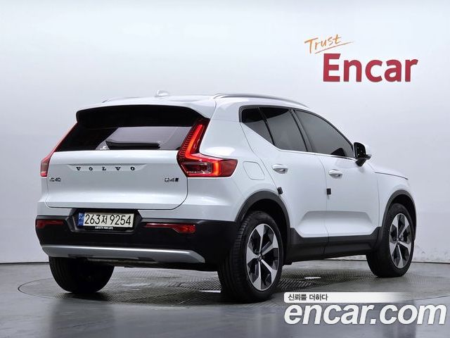 Volvo XC40 2024 — фото 2