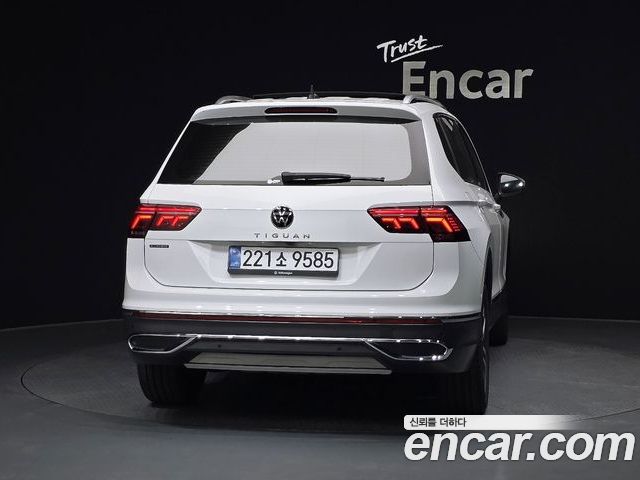 Volkswagen Tiguan 2023 — фото 4