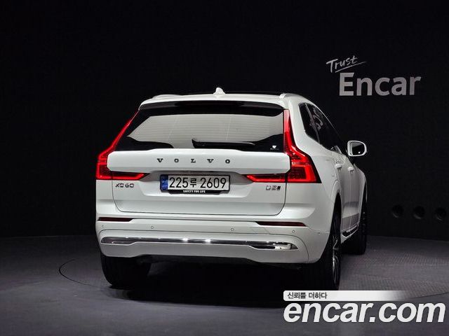 Volvo XC60 2025 — фото 4