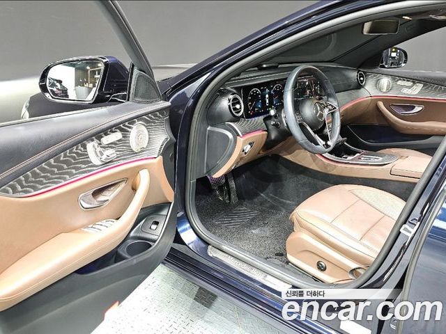 Mercedes-Benz E-Class 2022 — фото 10