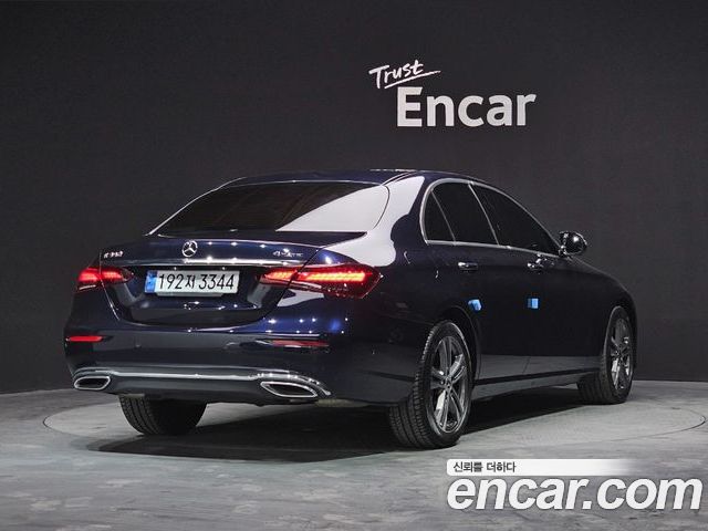 Mercedes-Benz E-Class 2022 — фото 2