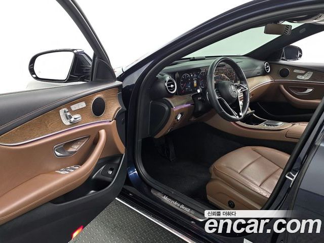 Mercedes-Benz E-Class 2022 — фото 10