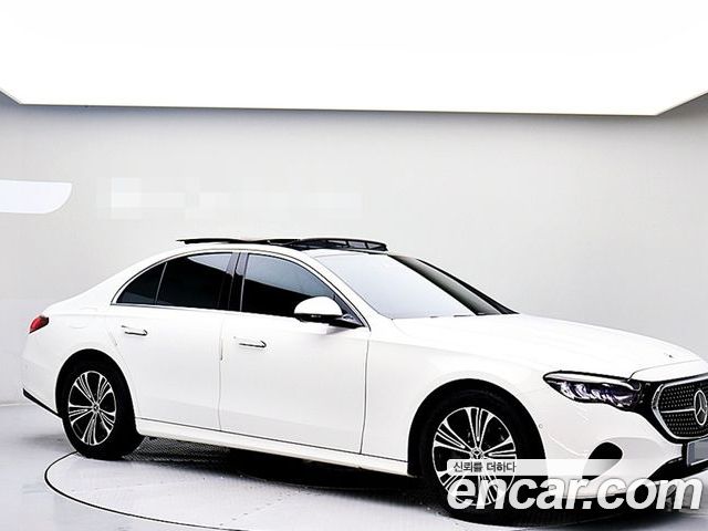 Mercedes-Benz E-Class 2024 — фото 4