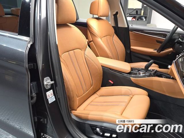BMW 5 Series 2023 — фото 10