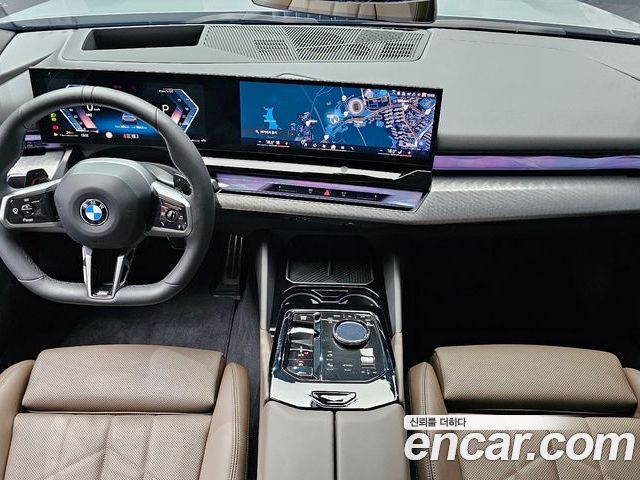 BMW 5 Series 2025 — фото 10