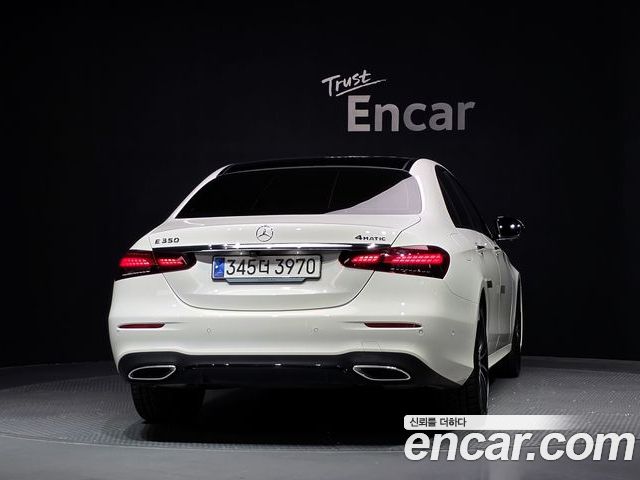 Mercedes-Benz E-Class 2023 — фото 4