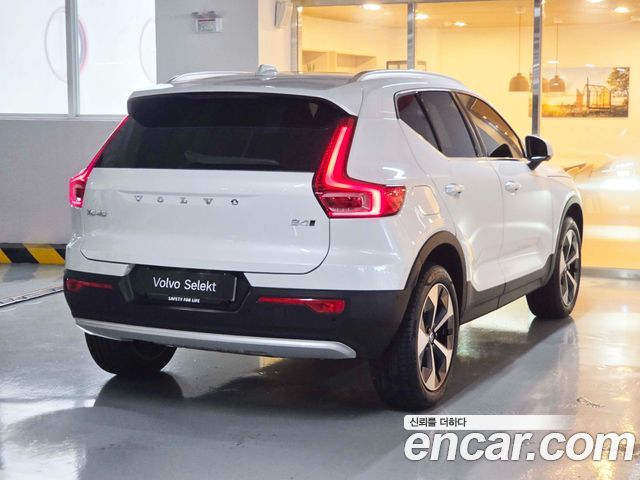 Volvo XC40 2026 — фото 2