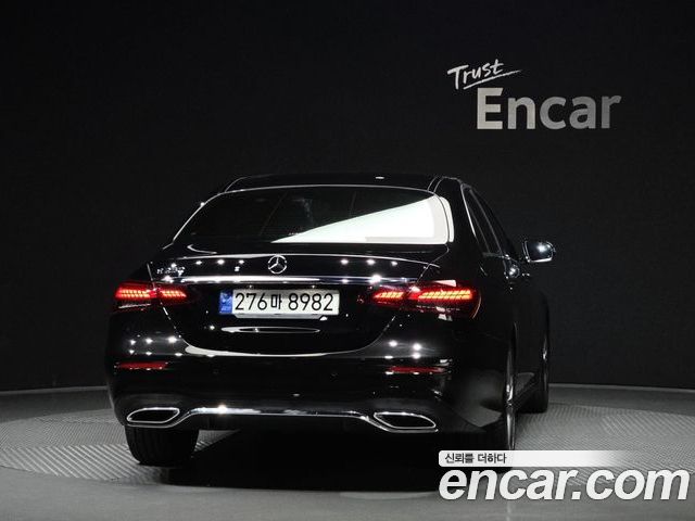 Mercedes-Benz E-Class 2023 — фото 4