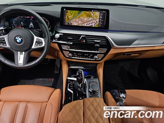BMW 5 Series 2022 — фото 10